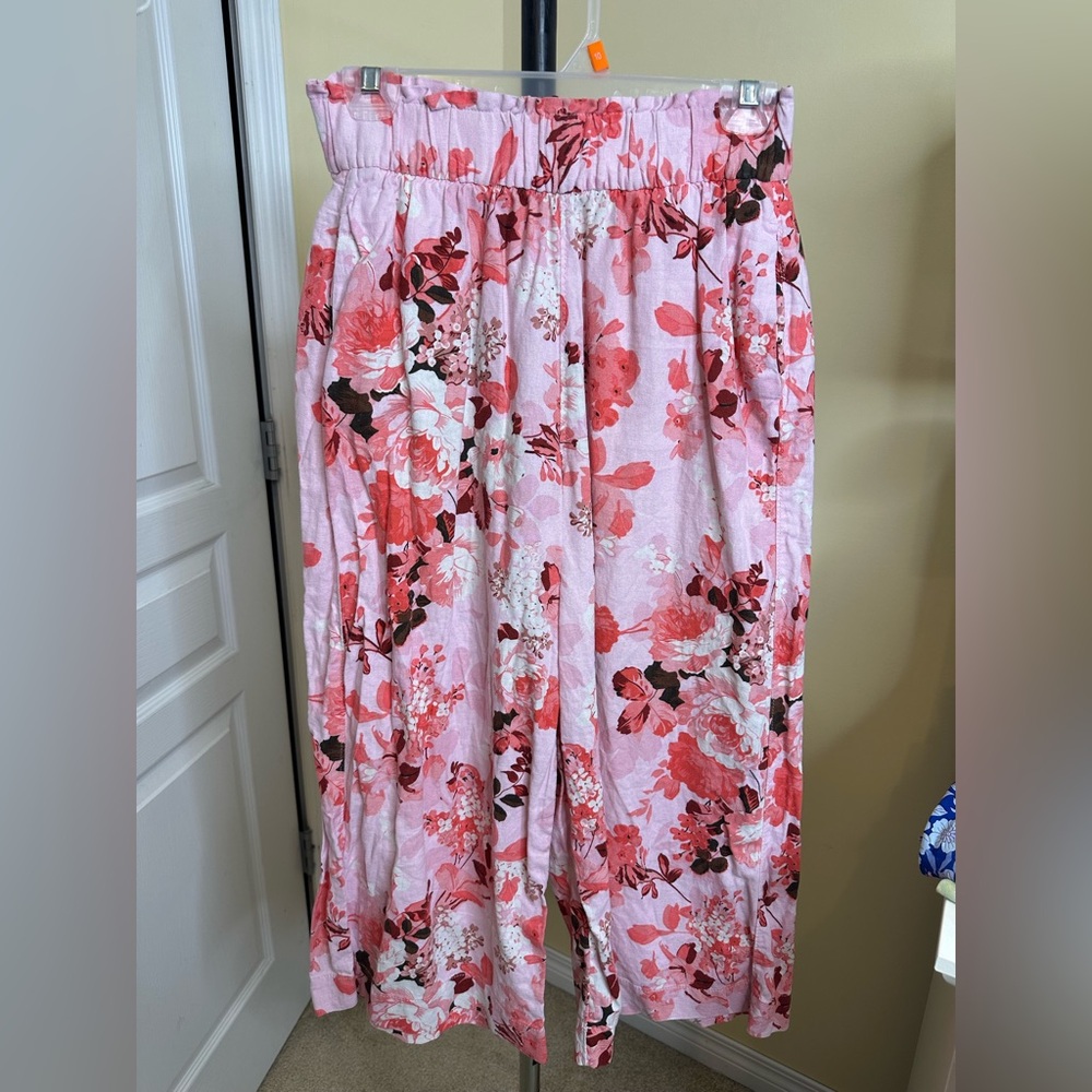 Marks & Spencer Pink Floral Cropped Wide-Leg Pants - Picture 4 of 12